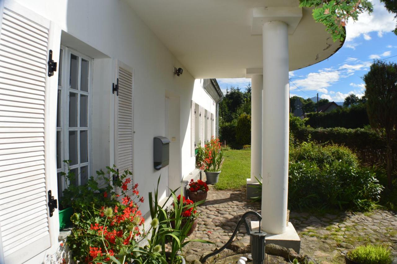 Bialy Dwor Villa Kostrzyca Екстериор снимка